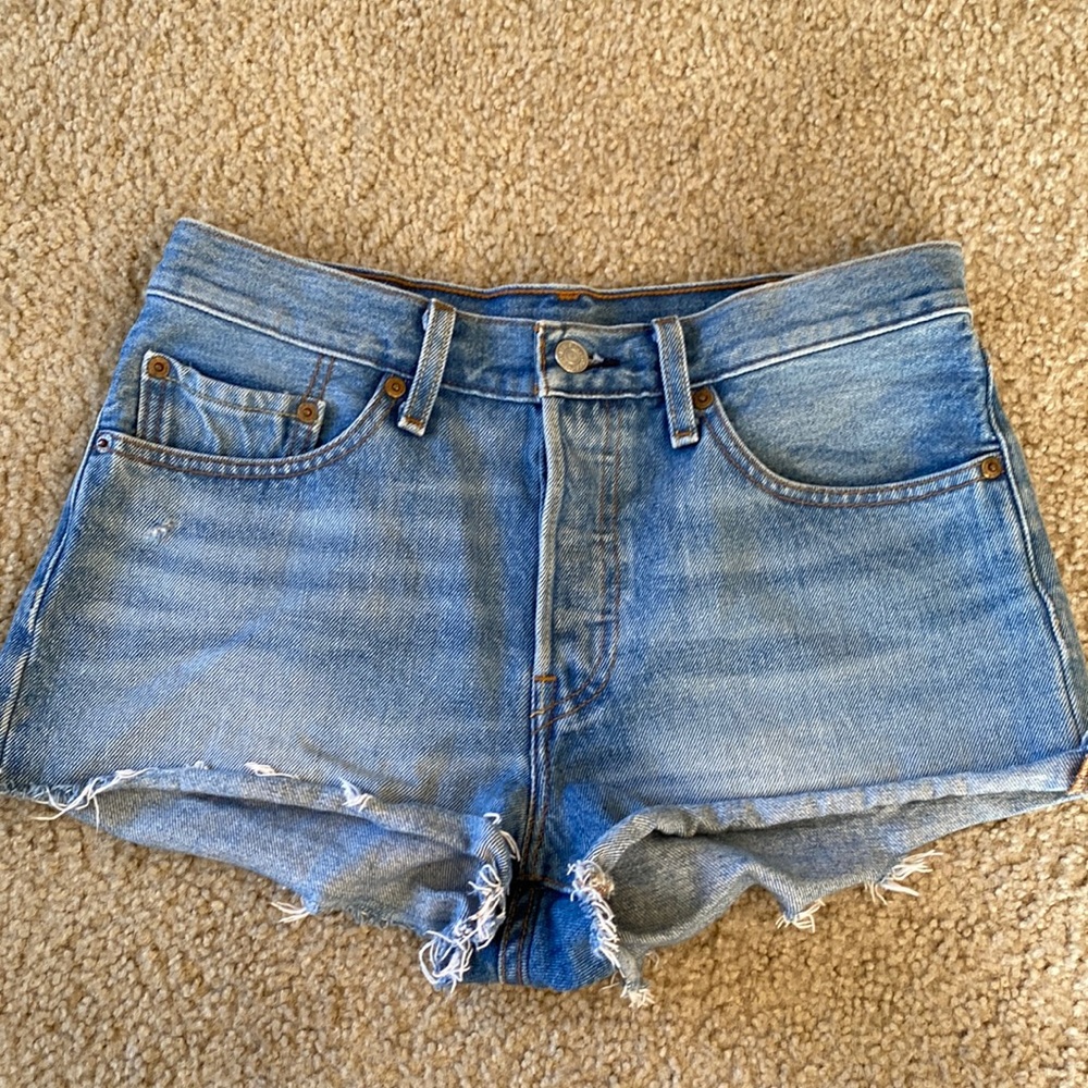 Cutoff Levi’s 501 shorts